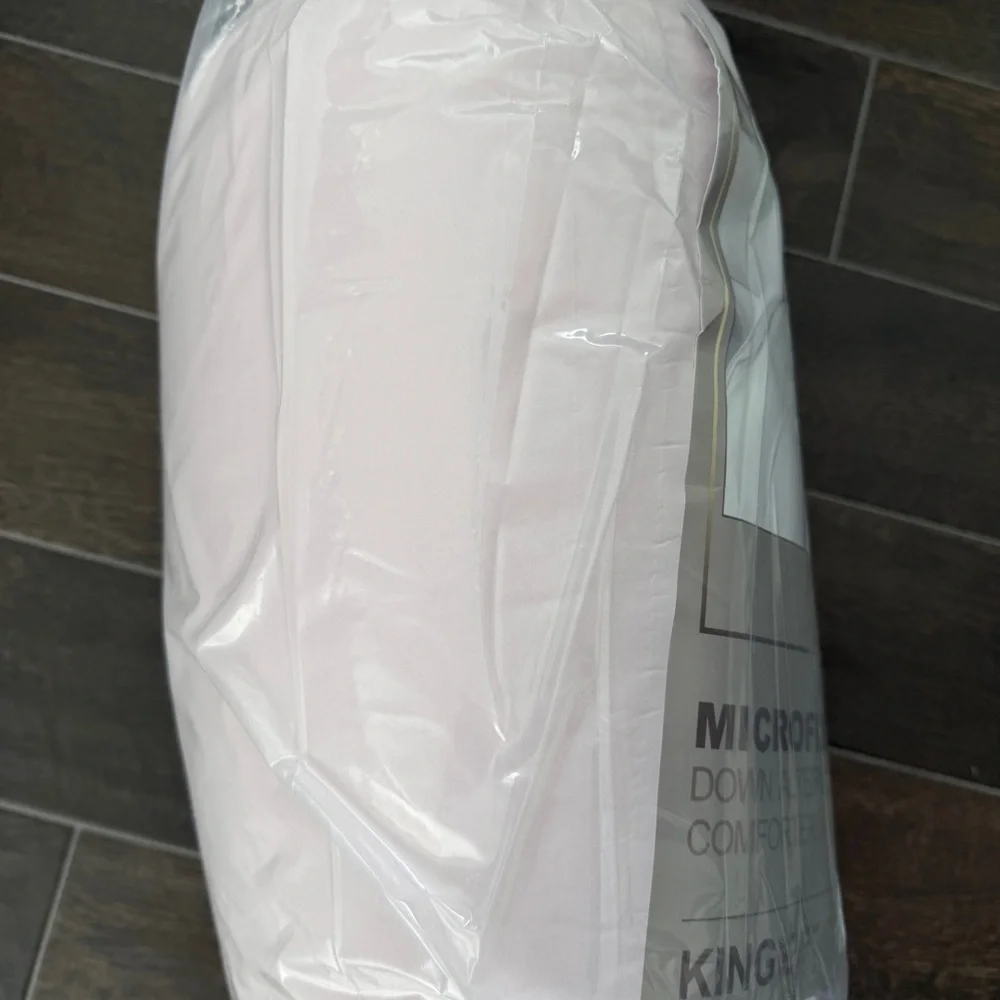 🆕 Royal Luxe King Size Microfiber Down Alternative Comforter 🌸 Light Pink –🌸NWT